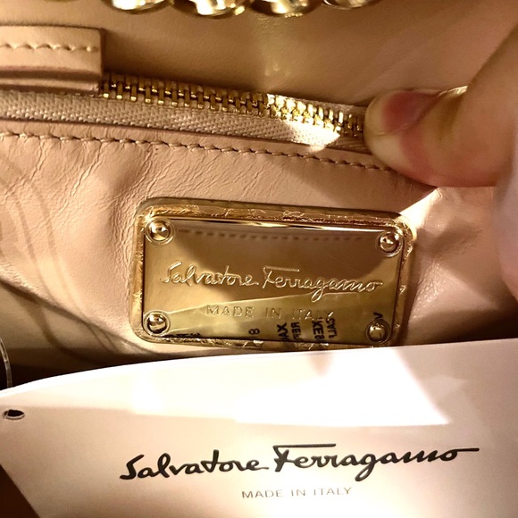 💓Sold💓 ferragamo reptiles vera metallic purse - Picture 7 of 8
